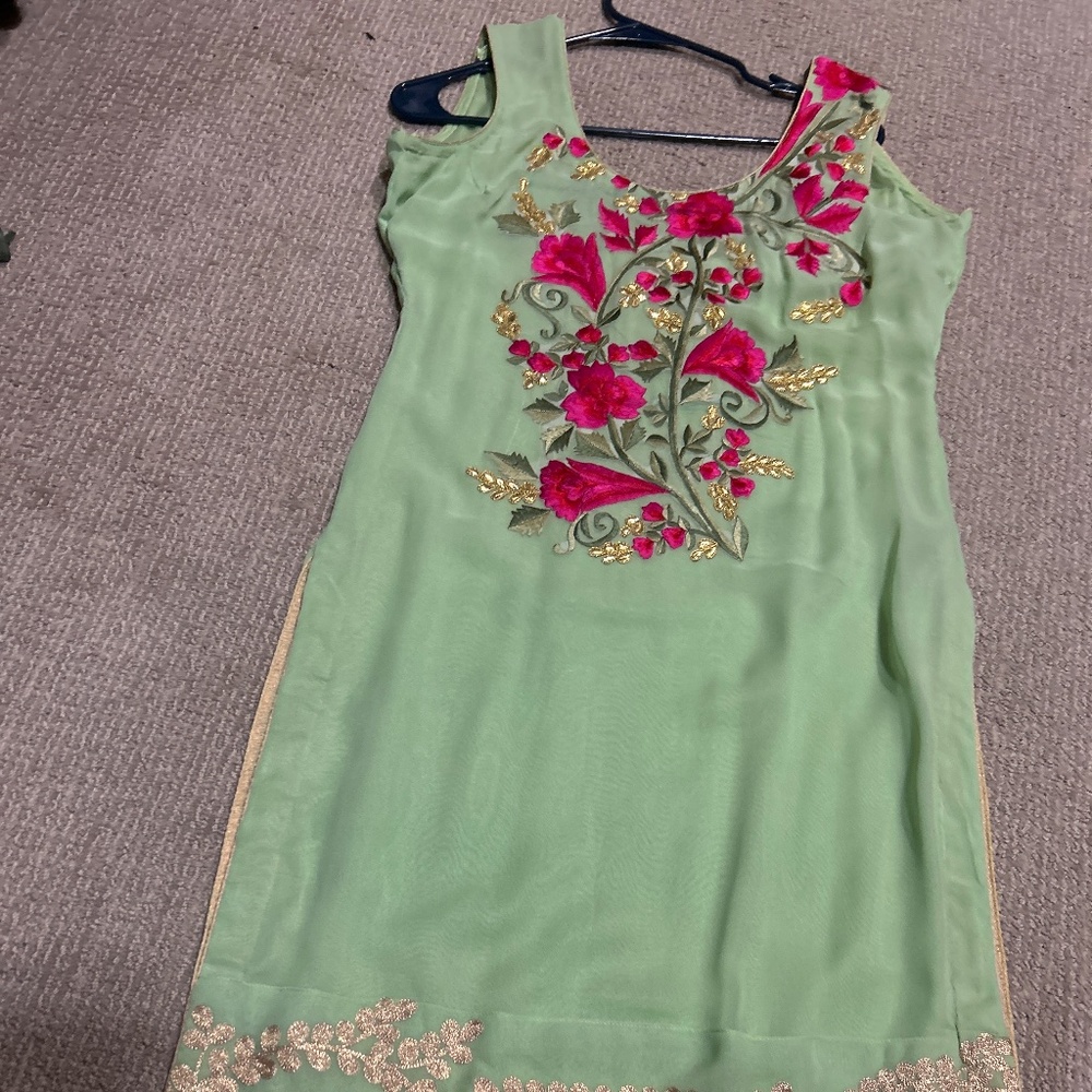 Extremely beautiful Indian Pakistani kurta with pajami